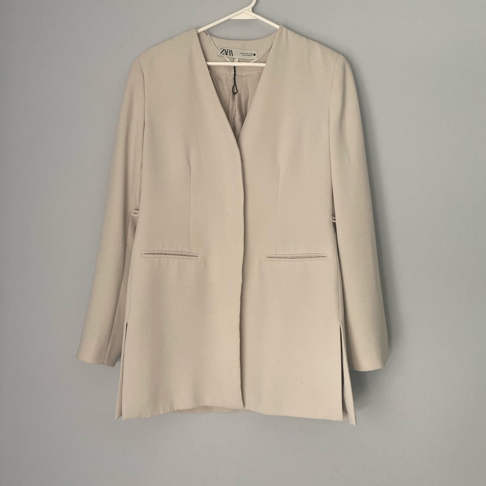 Zara cream long blazer sz Medium FLAWED classic style Beige